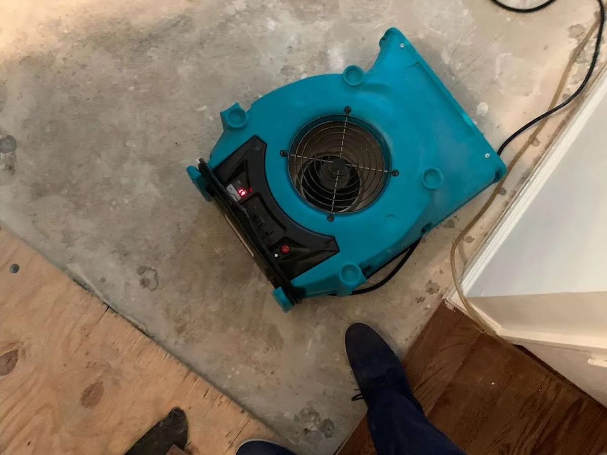 Air mover drying subfloor during Leak Detection & Repair in Portage Lakes